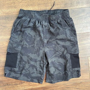 Old Navy Active boys Black Camo Shorts cargo size XL lightweight athletic